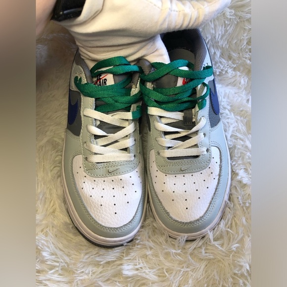 Nike Air Force 1 Low LV8
Light Green Remix (GS) Nike- White, Green, and Blue 5.5 - Picture 16 of 16